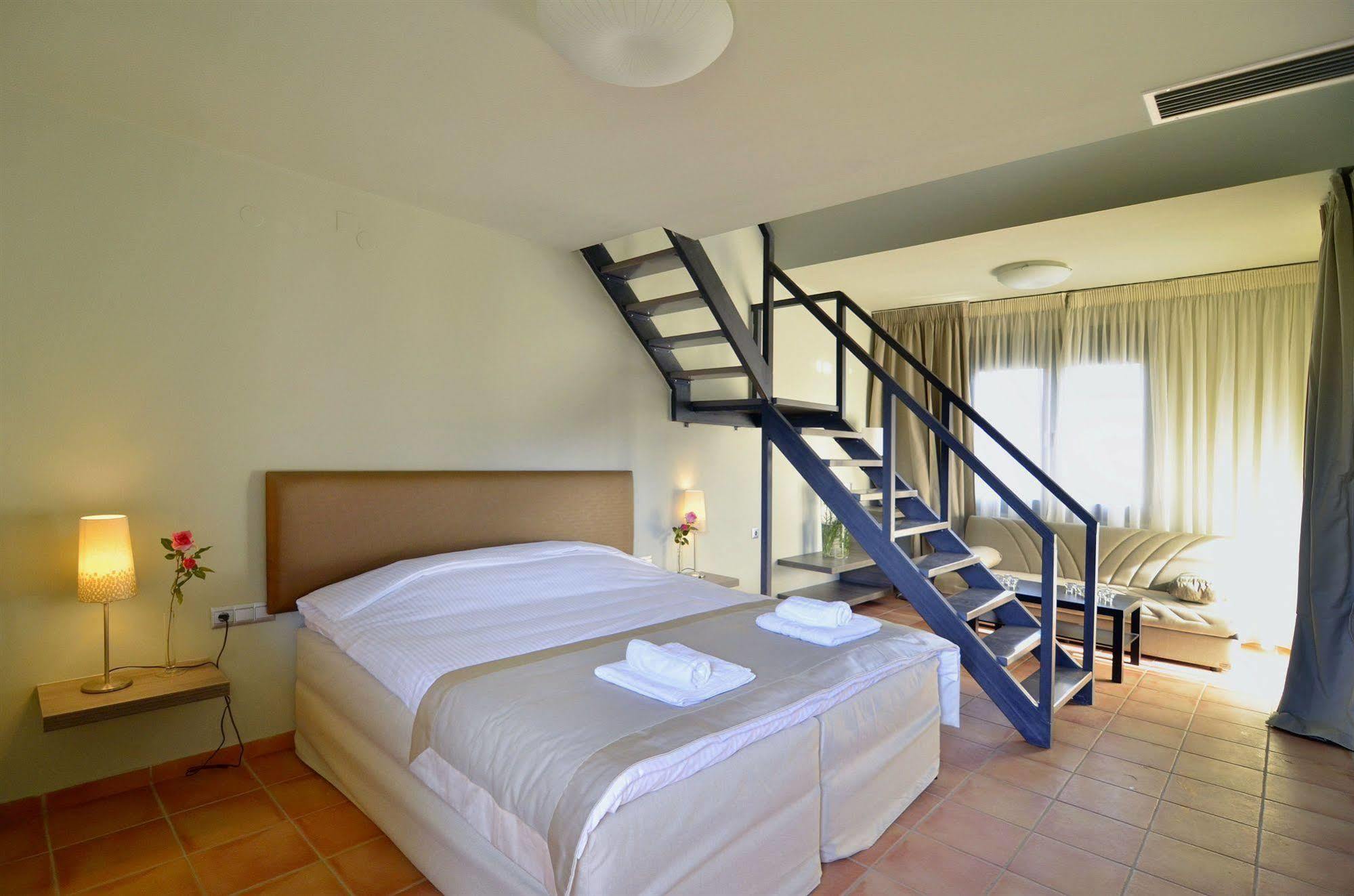 Ellopia Point Hotel Joánina Kültér fotó