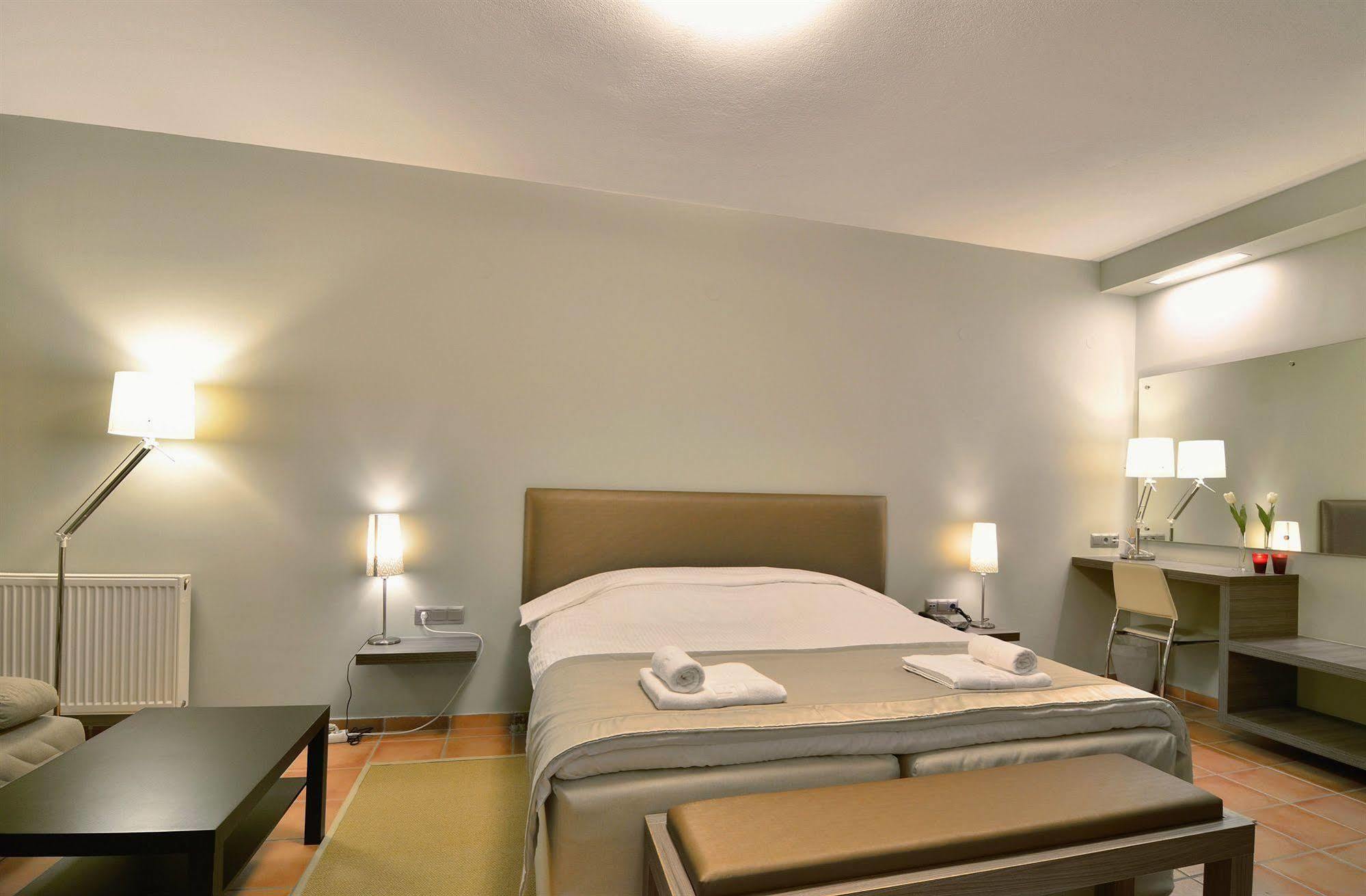 Ellopia Point Hotel Joánina Kültér fotó